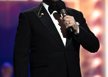 Jason Manford izaziva zabrinutost nakon što je bio prisiljen otkazati četiri emisije s jednim ukidanim nekoliko sati prije nego što je izašao na pozornicu