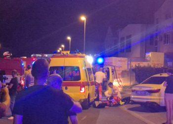 Jedan vatrogasac ozlijeđen, drugome pozlilo tijekom gašenja požara u Zadru