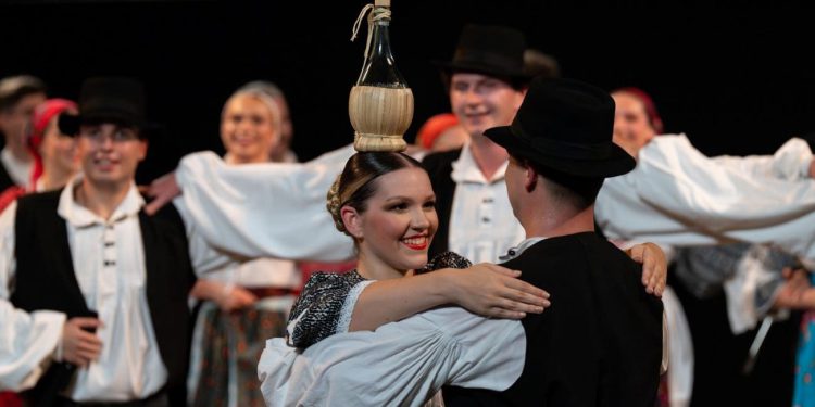 Jedinstvu dodijeljen Certifikat vrsnoće za scensko izvođenje folklorne umjetnosti