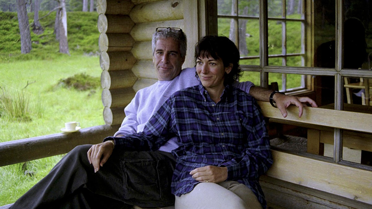 Ghislaine Maxwell i Jeffrey Epstein osmijeh