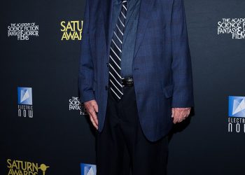 Jeftinija od desetak zvijezde tragično prolazi u dobi od 85 tjedana nakon što je pretrpjela srčani udar, jer opustošeni navijači odaje počast