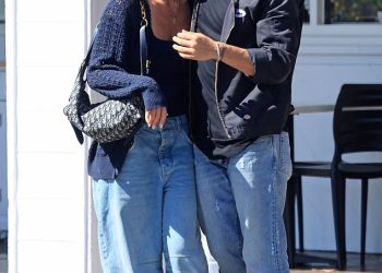 Jessica Alba i nova ljubav Danny Ramirez uzimaju vruću romansu ‘na sljedeću razinu’ dok se vide kako se ljube