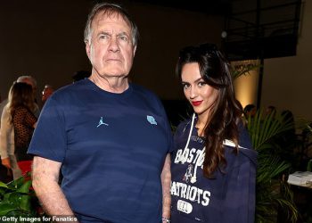 Jordon Hudson i Bill Belichick postavili su pokretanje UNC dokumenata nakon tvrdog udaraca