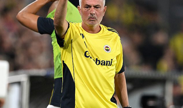 Jose Mourinho zatvara se na potpisivanje branitelja Premier lige – s bivšim igračem Barcelone koji je stigao u Tursku ispred Fenerbahce Medical