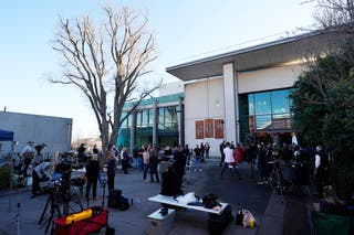 Veliki medijski paket koji čeka ispred suda Latrobe Valley da sasluša presudu u ponedjeljak