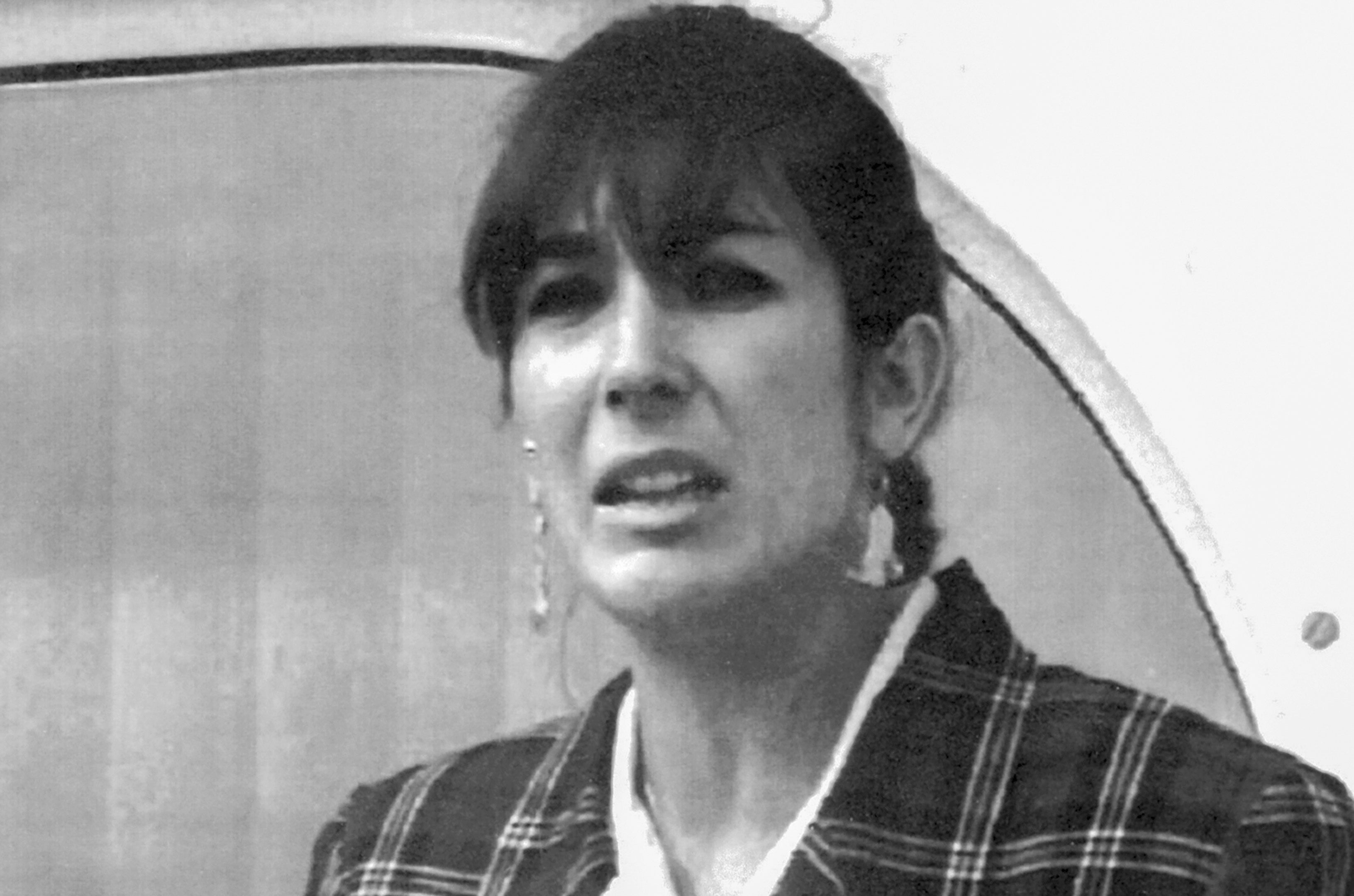 Ghislaine Maxwell, britanska djevojka iz Epsteina, odvojeno je osuđena zbog pomoći Epsteinu seksualnim zlostavljanjem maloljetnih djevojčica