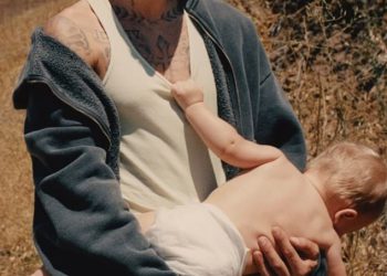 Justin Bieber otkriva da se ‘mora promijeniti, ali neće napustiti suprugu Hailey’ unatoč njihovim problemima u iznenađujućim novim tekstovima, dok Rhode osnivač eksplodira svoje obožavatelje ‘gubitnika’