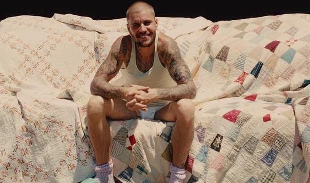 Justin Bieber službeno ispusti svoj sedmi album Swag dok šokirani obožavatelji reagiraju