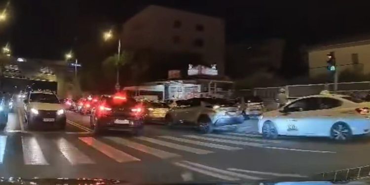 Kad si gladan nisi svoj. Što se događa sa Splićanima? Cijela traka “blokirana” zbog reda na omiljenu slasticu