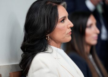 Kako je Tulsi Gabbard postao “oružje masovnog ometanja” za Trumpovu kampanju za odmazdu