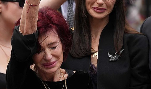 Kako se rijetko viđena kći Ozzy Osbourne Aimee stavila u središte pozornosti i izdvojila razlike s otuđenom sestrom Kelly za pogrebnu povorku njihovog oca – nakon što je pari United u tuzi nakon gorke svađe