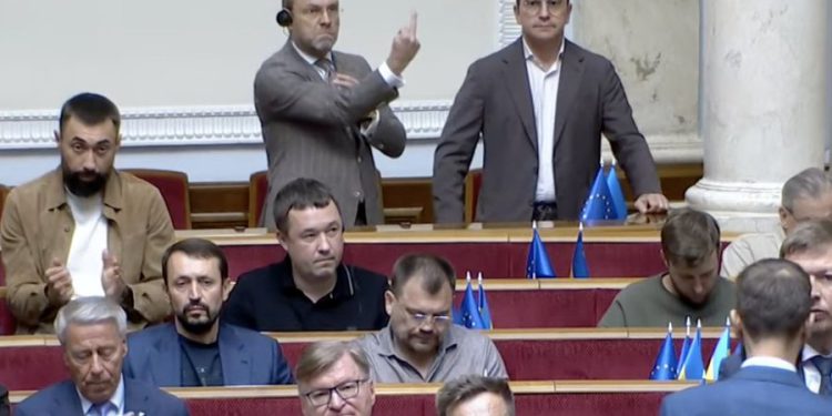 Kaos i šake u ukrajinskom parlamentu dok slažu antikorupcijske ovlasti