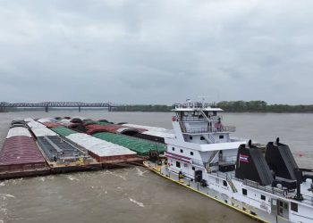 Kapetan tegljača koristio mobitel i zaspao