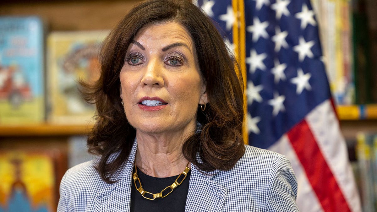 Kathy Hochul govori
