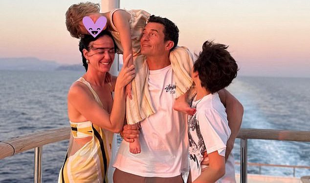 Katy Perry i Ex Orlando Bloom poziraju za rijetku obiteljsku fotografiju s obje njegove djece nakon što su prekinuli zaruke
