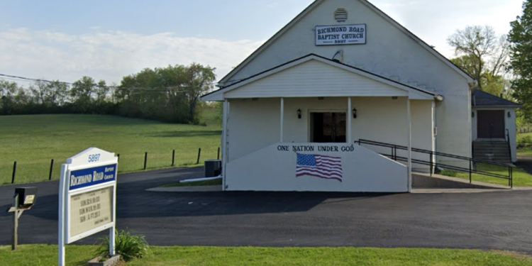 Kentucky masovni strijelci rane državnog vojnika i drugih prije nego što je pucao u crkvu