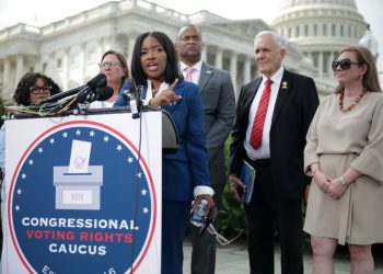 Konačno, demokrati se uzvraćaju: kako su Trump-Epstein i redistriranje zapalili pobunu