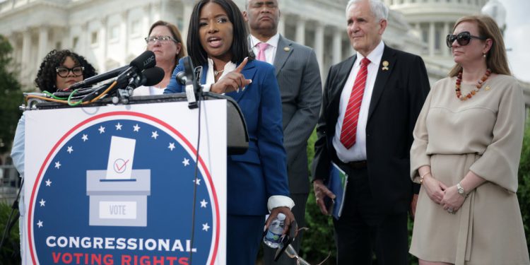 Konačno, demokrati se uzvraćaju: kako su Trump-Epstein i redistriranje zapalili pobunu