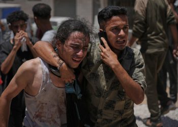 ‘Kosturi koji marširaju do smrti’: Palestinci se suočavaju s glad i pucnjavom dok se Izrael gura u središnju Gazu