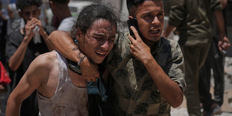 ‘Kosturi koji marširaju do smrti’: Palestinci se suočavaju s glad i pucnjavom dok se Izrael gura u središnju Gazu