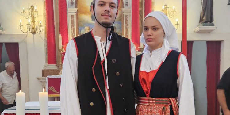 Krenulo je “Sestrunjsko lito” i vratila se stara narodna nošnja ovog otoka!