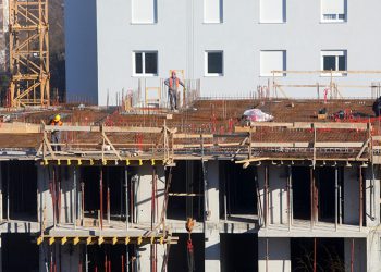 Kupci na tržištu nekretnina sve oprezniji, broj transakcija pada