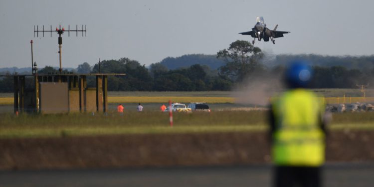 Lagana obrana ratnih aviona NATO -a izloženih medijima – RT World News