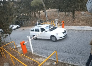 Lani se autom zaletio u rampu na Marjanu, teško je vjerovati kakvu je kaznu dobio