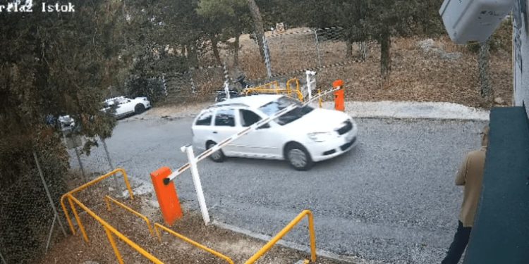 Lani se autom zaletio u rampu na Marjanu, teško je vjerovati kakvu je kaznu dobio