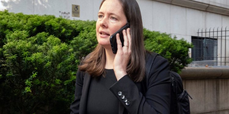 Laura Loomer uzima krilo pobjede zbog pucanja kćeri šefa bivšeg FBI-a Comeyja nakon što je pritisnula ‘Pam Blondi’