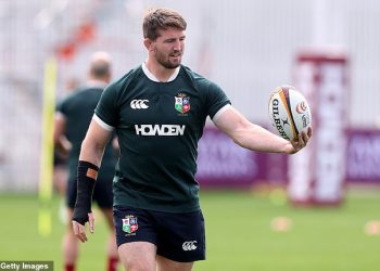 Lavovi koji su postavili odabir velikog imena snub dok Andy Farrell vraća Tom Curry u svom timu koji dominira irski za prvi test protiv Australije