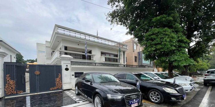 Lažno veleposlanstvo policije u blizini New Delhija – RT Indija