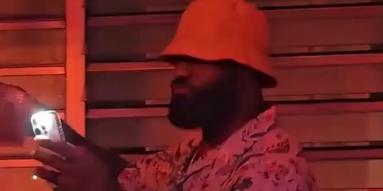 LeBron James Unleashed: Pjevajte i plešite s Bad Bunnyjem!