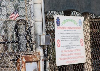 Led sada lovi članove svećenstva koji su spremni raditi u zaljevu Guantanamo