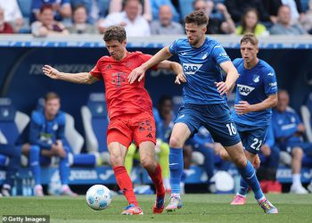 Leeds se slaže sa 17 milijuna funti za još jednog veznjaka – samo dan nakon slijetanja Newcastle zvijezde Seana Longstaffa prije povratka u Premier ligu