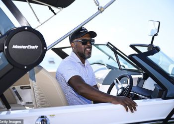 Legenda bejzbola Jimmy Rollins osvaja 325.000 dolara broda nakon nevjerojatne rupe u jednom na golf turniru Celebrity