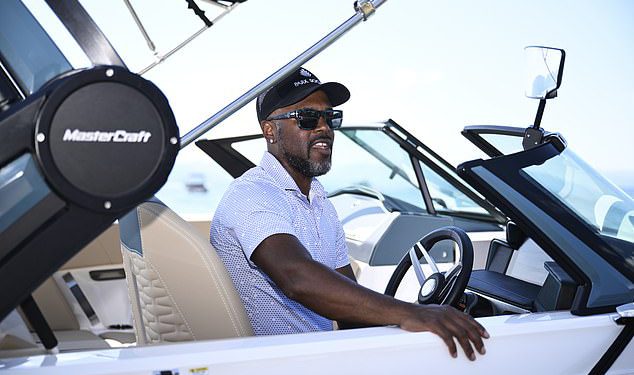 Legenda bejzbola Jimmy Rollins osvaja 325.000 dolara broda nakon nevjerojatne rupe u jednom na golf turniru Celebrity