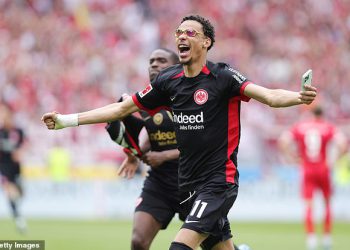 Liverpoolu je dodijeljen ogromno pojačanje u potrazi za Huko Ekitikeom kao Newcastle ‘napuštanje’ Fierce Summer Race za zvjezdicu od 85 milijuna funti