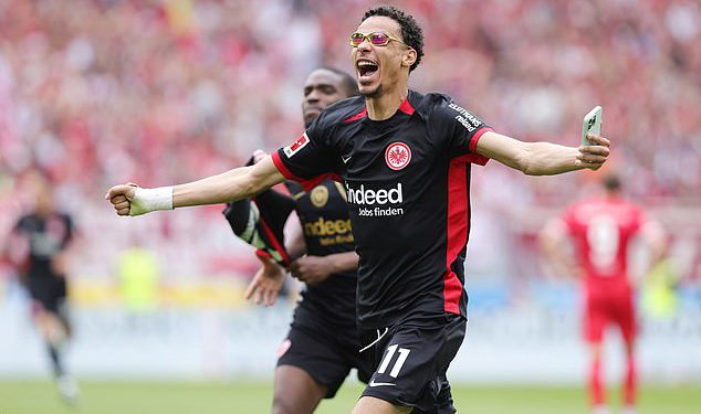 Liverpoolu je dodijeljen ogromno pojačanje u potrazi za Huko Ekitikeom kao Newcastle ‘napuštanje’ Fierce Summer Race za zvjezdicu od 85 milijuna funti