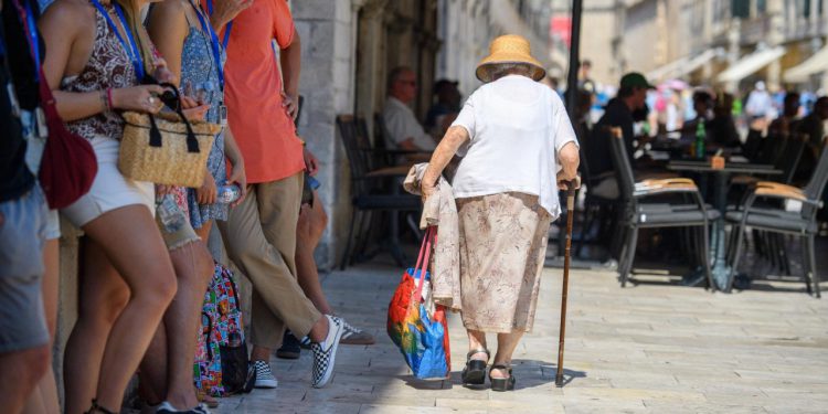 Ljeta kopiramo već 76 godina: umjesto ‘Pomalo’, ovogodišnjoj turističkoj sezoni u Dubrovniku više paše moto ‘To Go’