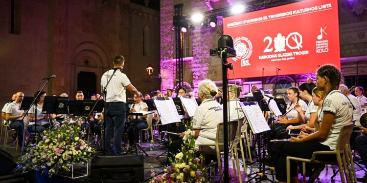 Ljetna čarolija započela u Trogiru: Svečano otvoreno 55. Trogirsko kulturno ljeto
