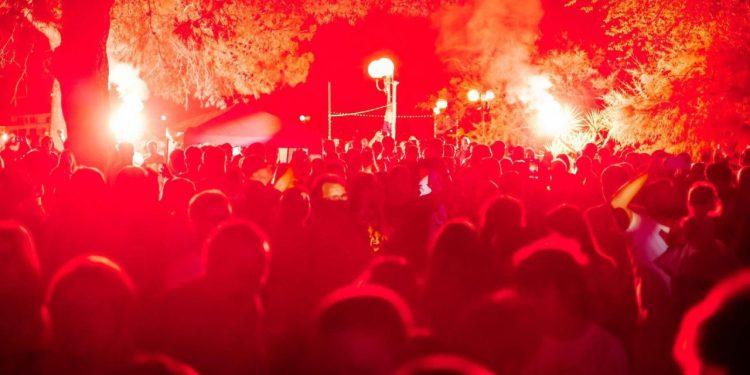 Ljetna večer za pamćenje u Kukljici: Koncert “Svetinja”, DJ i lokalni sajam