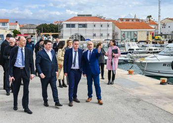 Lučka uprava nas uporno ignorira, ne možete nam ukloniti plovila bez da ispunite naše zahtjeve!