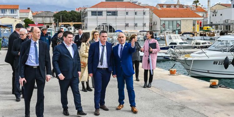 Lučka uprava nas uporno ignorira, ne možete nam ukloniti plovila bez da ispunite naše zahtjeve!