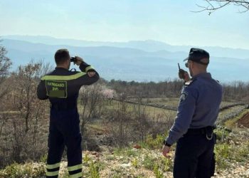 Luda ideja nakon izlaska u Dalmaciji! 18-godišnjak zapalio odjeću u šumi, požar skoro izmaknuo kontroli