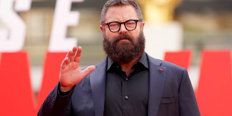 MIC-DROP parkova i rekreacije retortira na ‘glupi ljudi’ koji misle da je njegov lik Ron Swanson bio Trumpov navijač