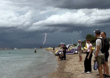 Ma, je li moguće?! Ljudi se kupaju usred grmljavine i ugrožavaju živote