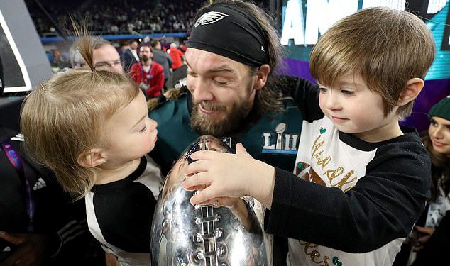 Majka prvak u Super Bowlu kćeri Bryana Bramana odaje počast počast nakon njegove smrti u 38