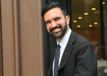 Mamdani ismijava kritičare s inozemnim putovanjem u Ugandu tijekom gradonačelničke kampanje NYC -a