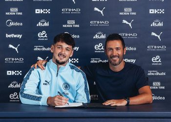 Man City Potpuno potpisivanje Jamesa Trafforda u britanskom rekordnom sporazumu za golmana jer Pep Guardiola postaje prvi menadžer u povijesti koji je potrošio 2 milijarde eura